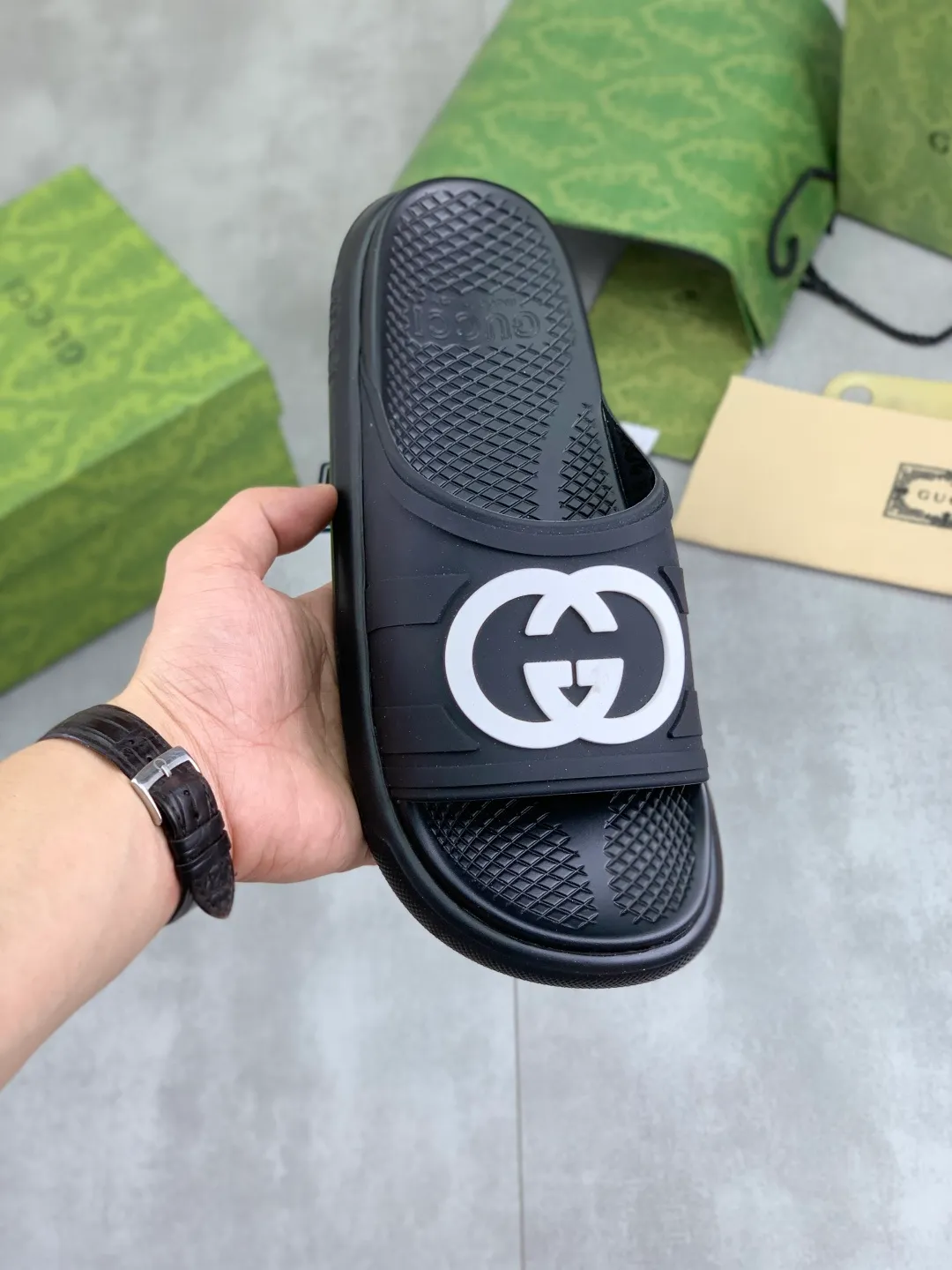 Men's Men's Shoes 💰P300💰[New Style] High Version 🎁🎁🎁 GUCCI New Year of the Snake casual slippers, original official website, perfect workmanship, transmitting a kind of noble luxury, sublimating its definition of luxury in Gucci's high-end extraordinary craftsmanship. Original Gucci double G combination outsole, code number: 35-46, complete package